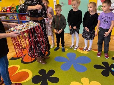 Zajęcia otwarte w grupie „Pszczółka Maja” połączone z pasowaniem na starszaka 😍
