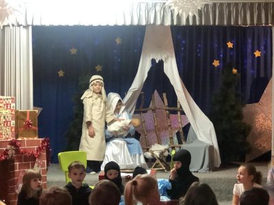„Hej Kolęda, Kolęda….” 🎄🎄 Jasełka przygotowane przez dzieci z grupy „Pszczółka Maja”. Dziękujemy, było pięknie 🎄😍 A później odwiedził nas wspaniały gość 🎅🏻